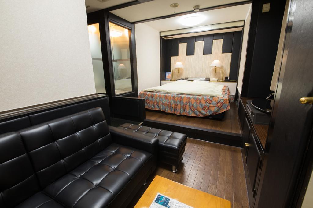 Hotel Candy Hall (Adults Only) Осака Екстериор снимка