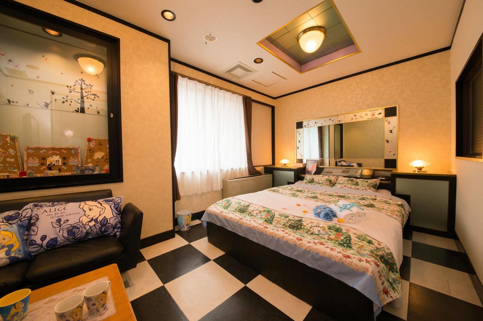 Hotel Candy Hall (Adults Only) Осака Екстериор снимка