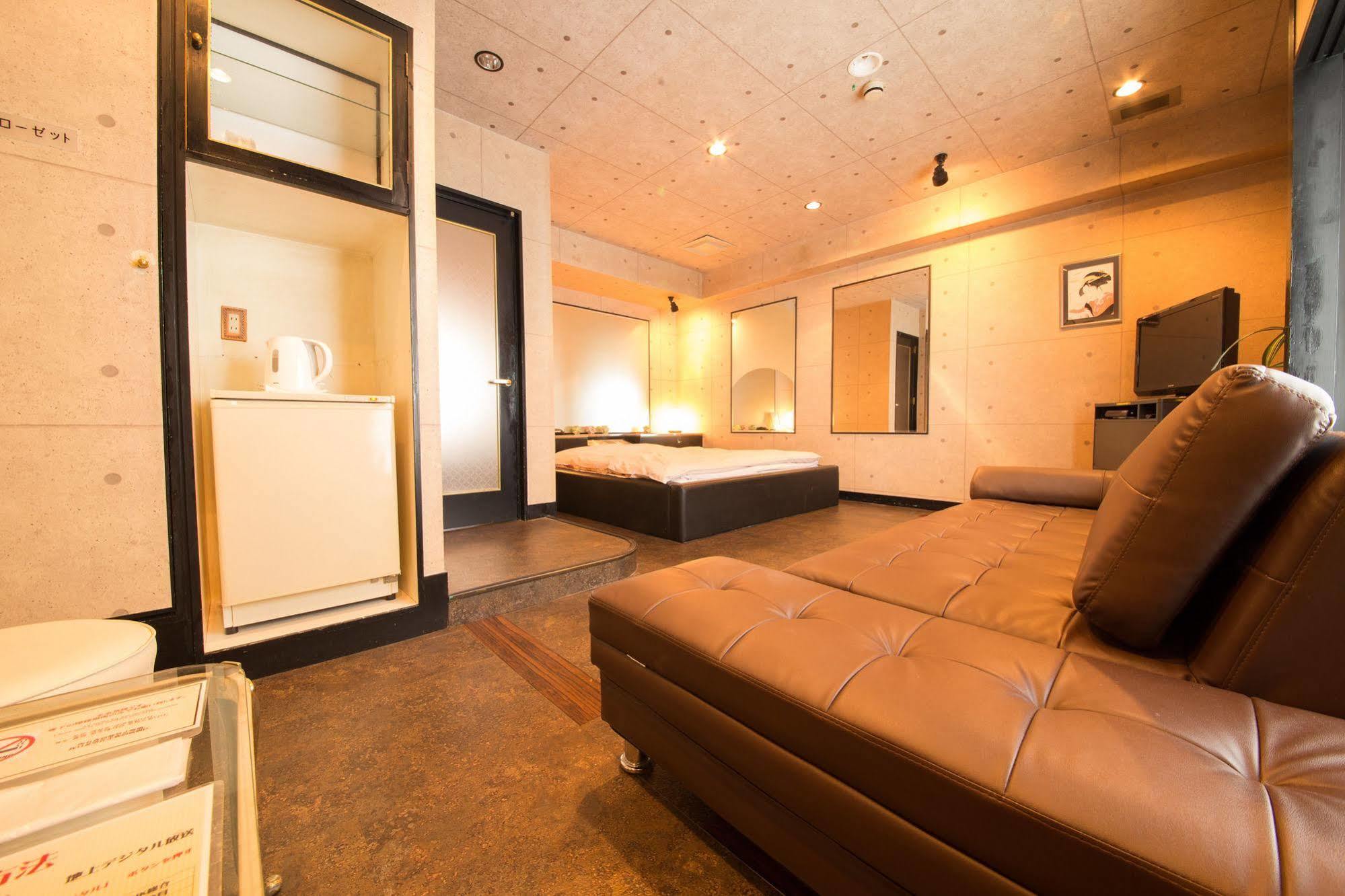 Hotel Candy Hall (Adults Only) Осака Екстериор снимка