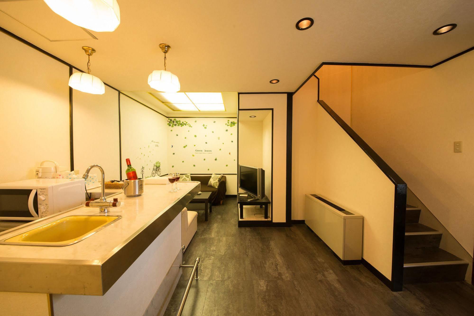 Hotel Candy Hall (Adults Only) Осака Екстериор снимка