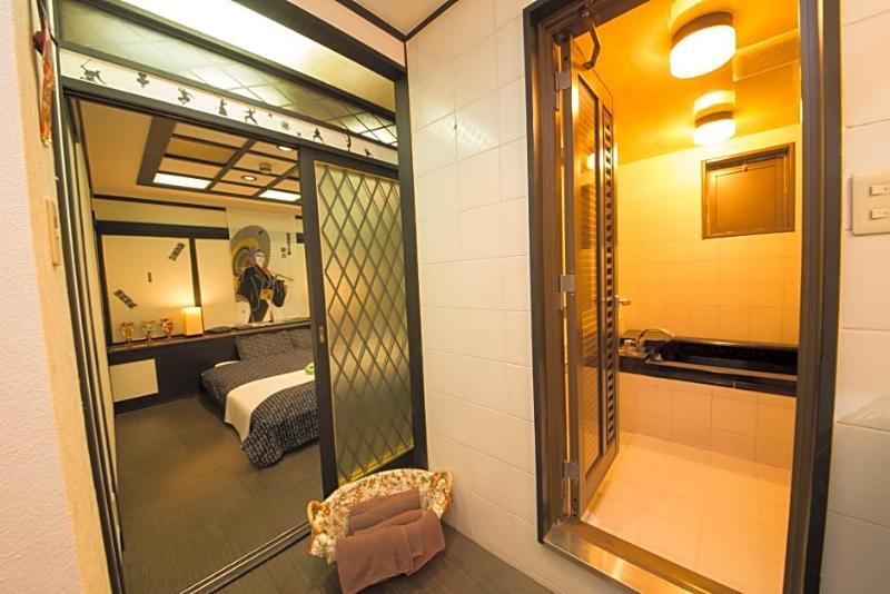 Hotel Candy Hall (Adults Only) Осака Екстериор снимка