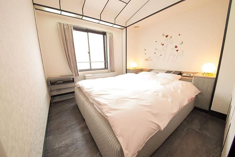 Hotel Candy Hall (Adults Only) Осака Екстериор снимка